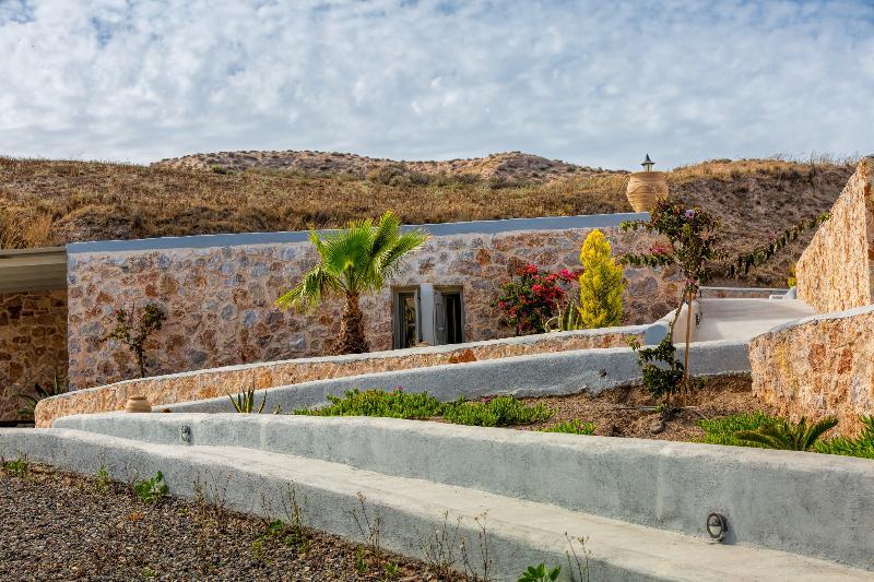 Desiterra Resort Suites & Villas Karterados  Ngoại thất bức ảnh