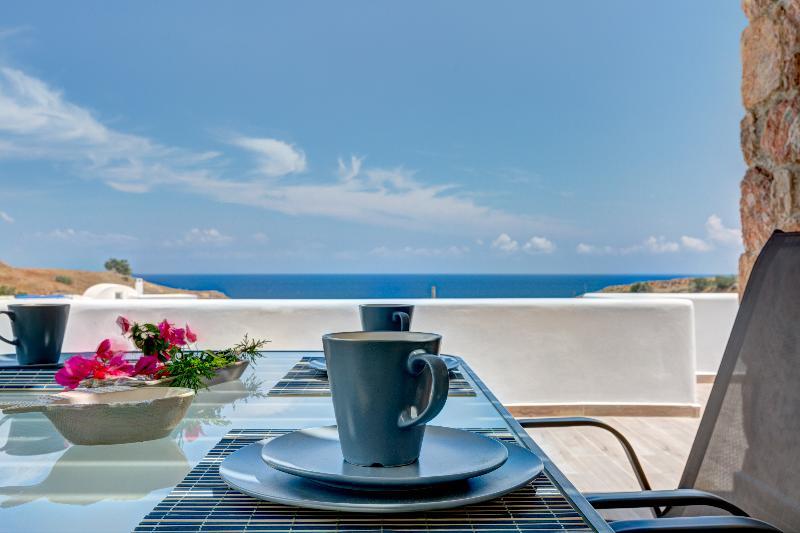 Desiterra Resort Suites & Villas Karterados  Ngoại thất bức ảnh